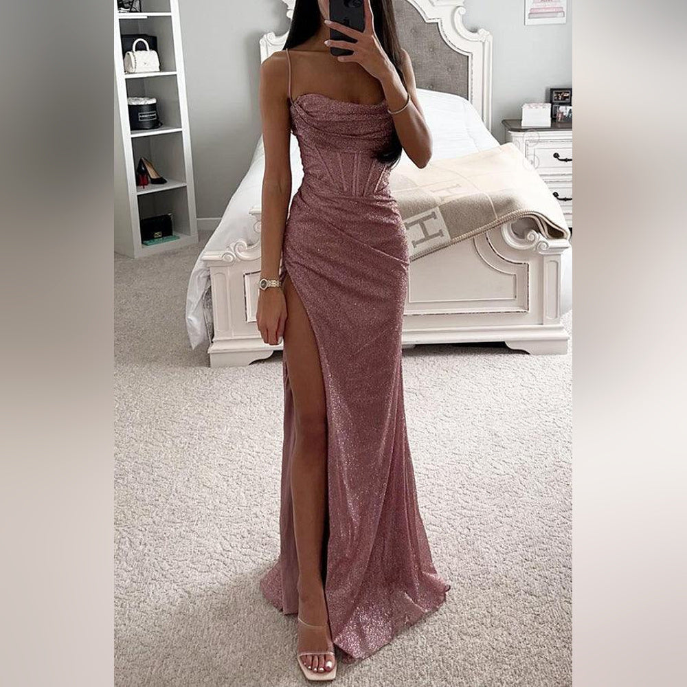 Elina – Evening gown featuring a heart-shaped neckline