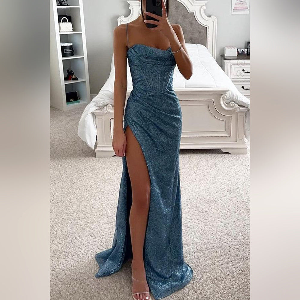 Elina – Evening gown featuring a heart-shaped neckline
