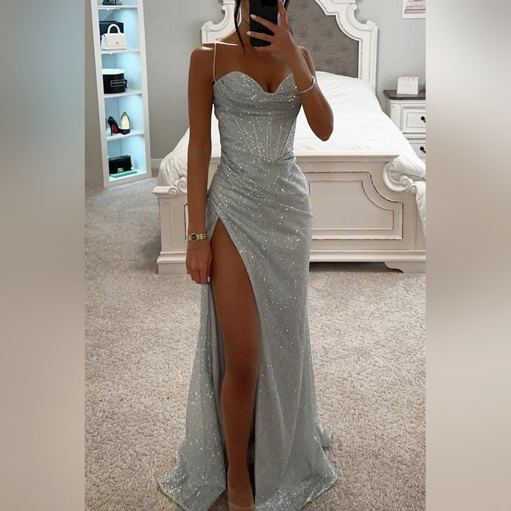 Elina – Evening gown featuring a heart-shaped neckline