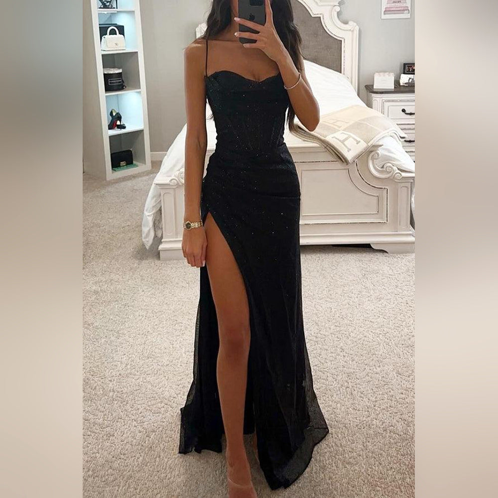 Elina – Evening gown featuring a heart-shaped neckline