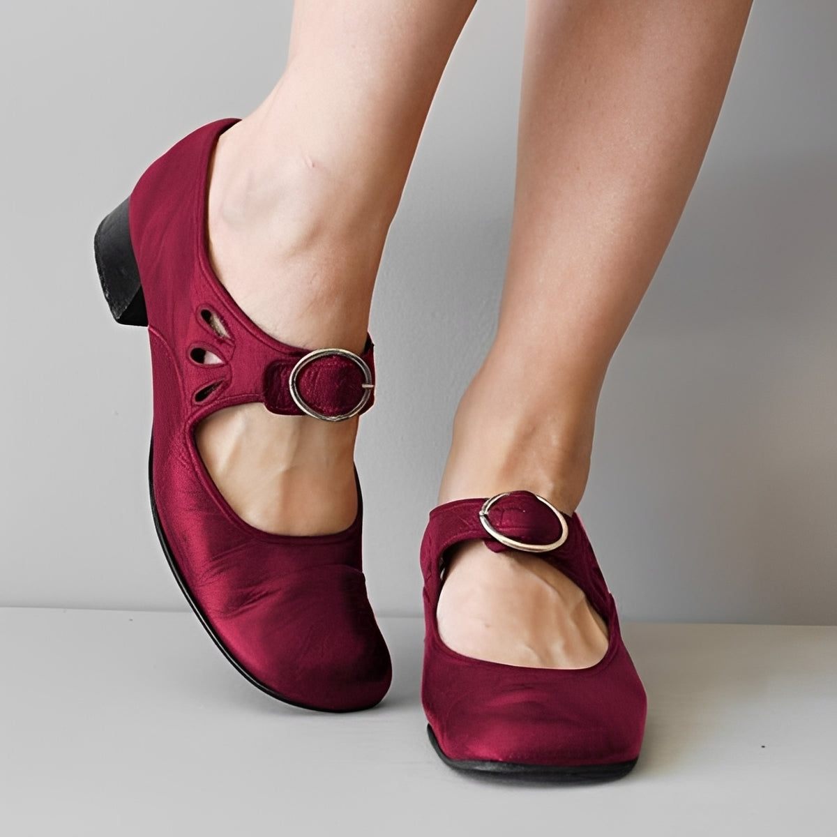 Navie - Relaxed Style Round Toe Sandals