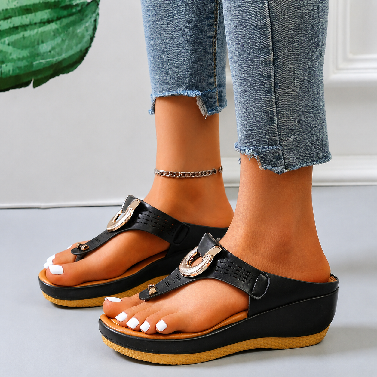 Delonda - Stylish and Elegant Sandals