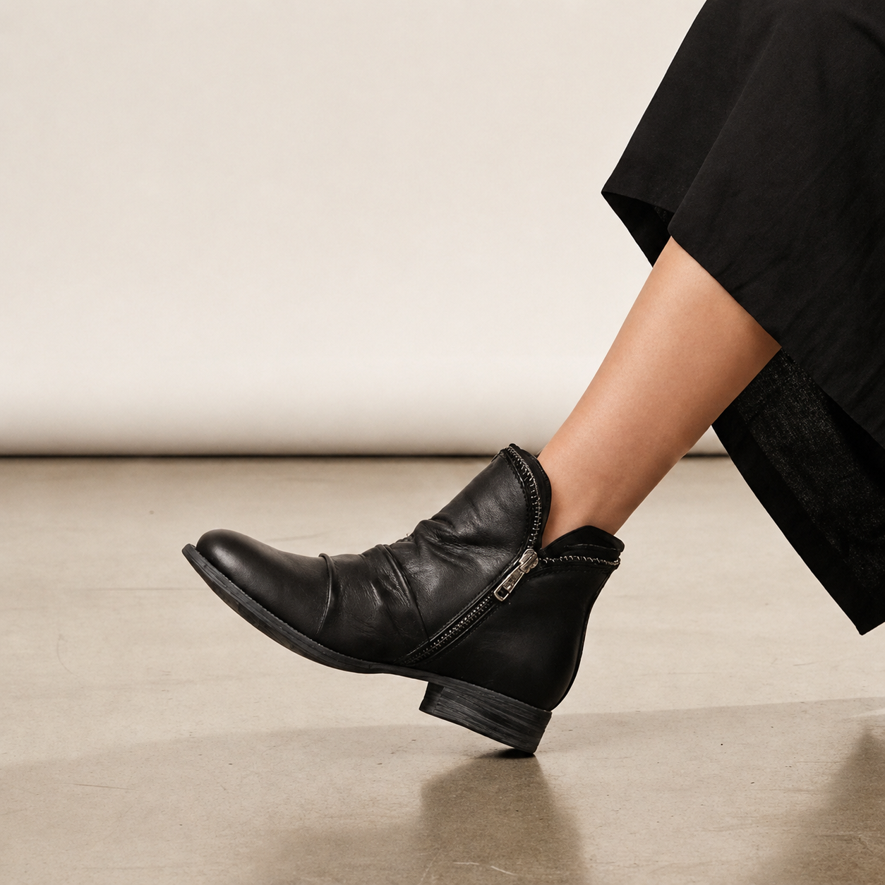 Julie - Stylish Zippered Boots