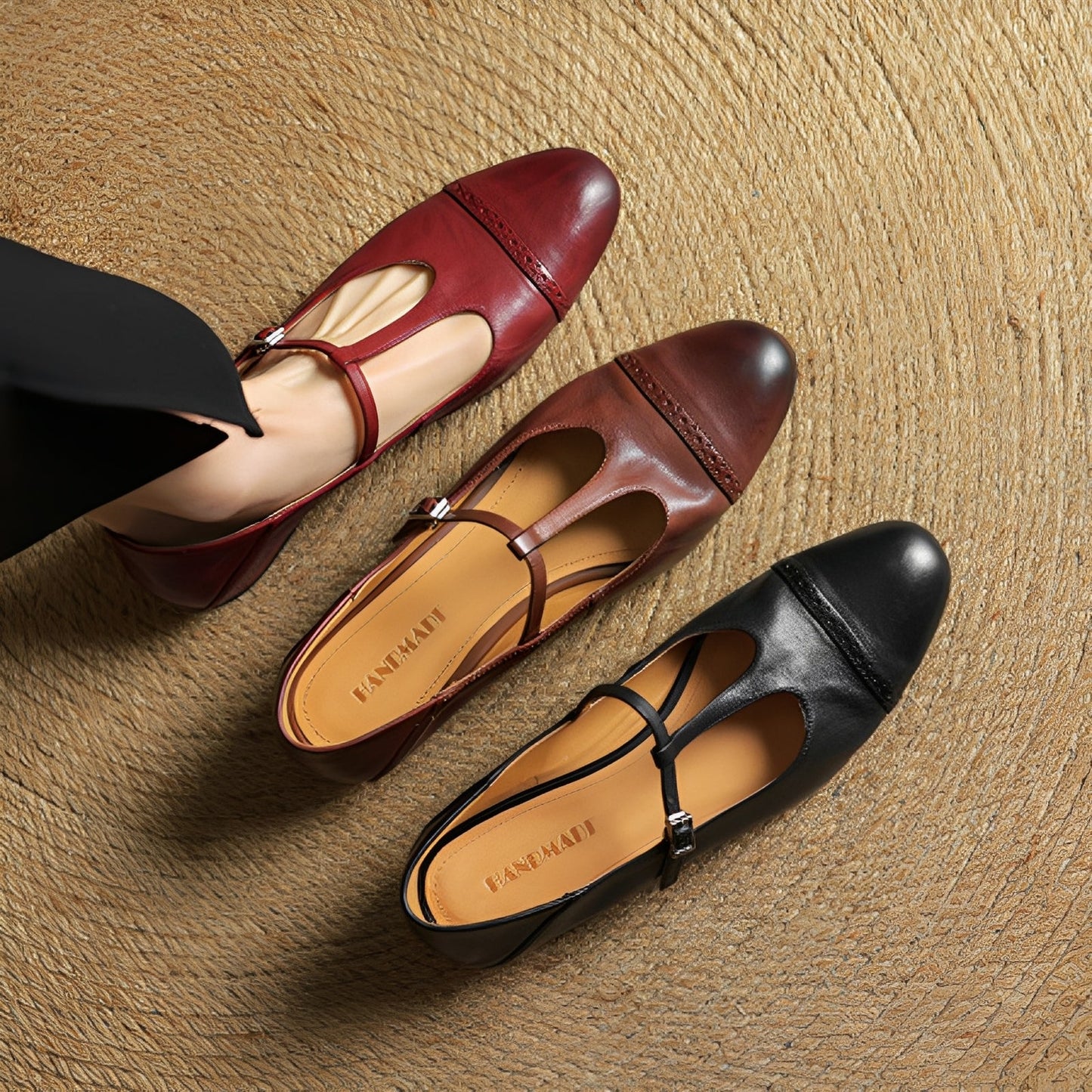 Bella - Stylish ballerinas with T-shaped buckle