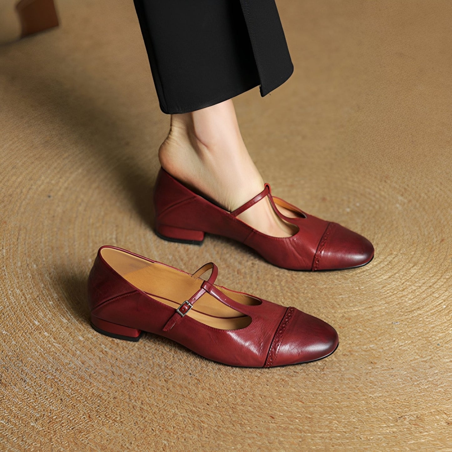 Bella - Stylish ballerinas with T-shaped buckle