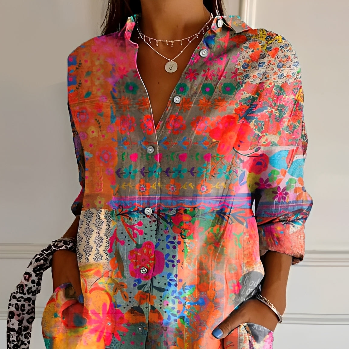 Anna - Elegant blouse with print