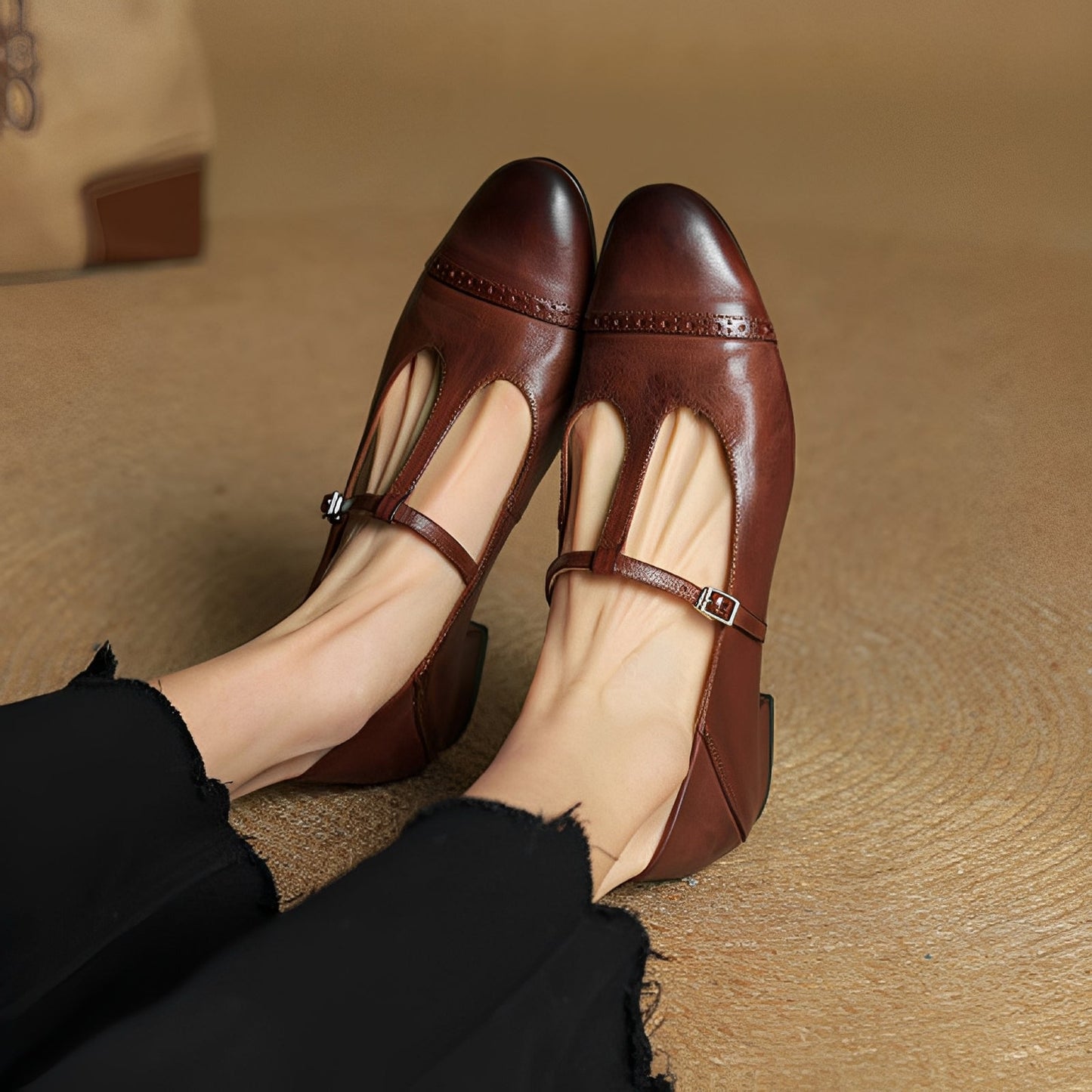 Bella - Stylish ballerinas with T-shaped buckle