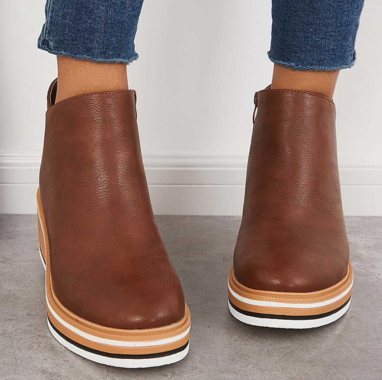 Mari Stella - Casual Shoes with Decorative Stitching