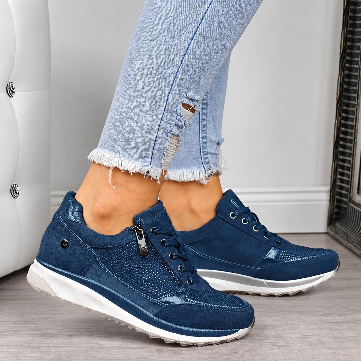 Sandra - Stylish Zip-UpSneakers
