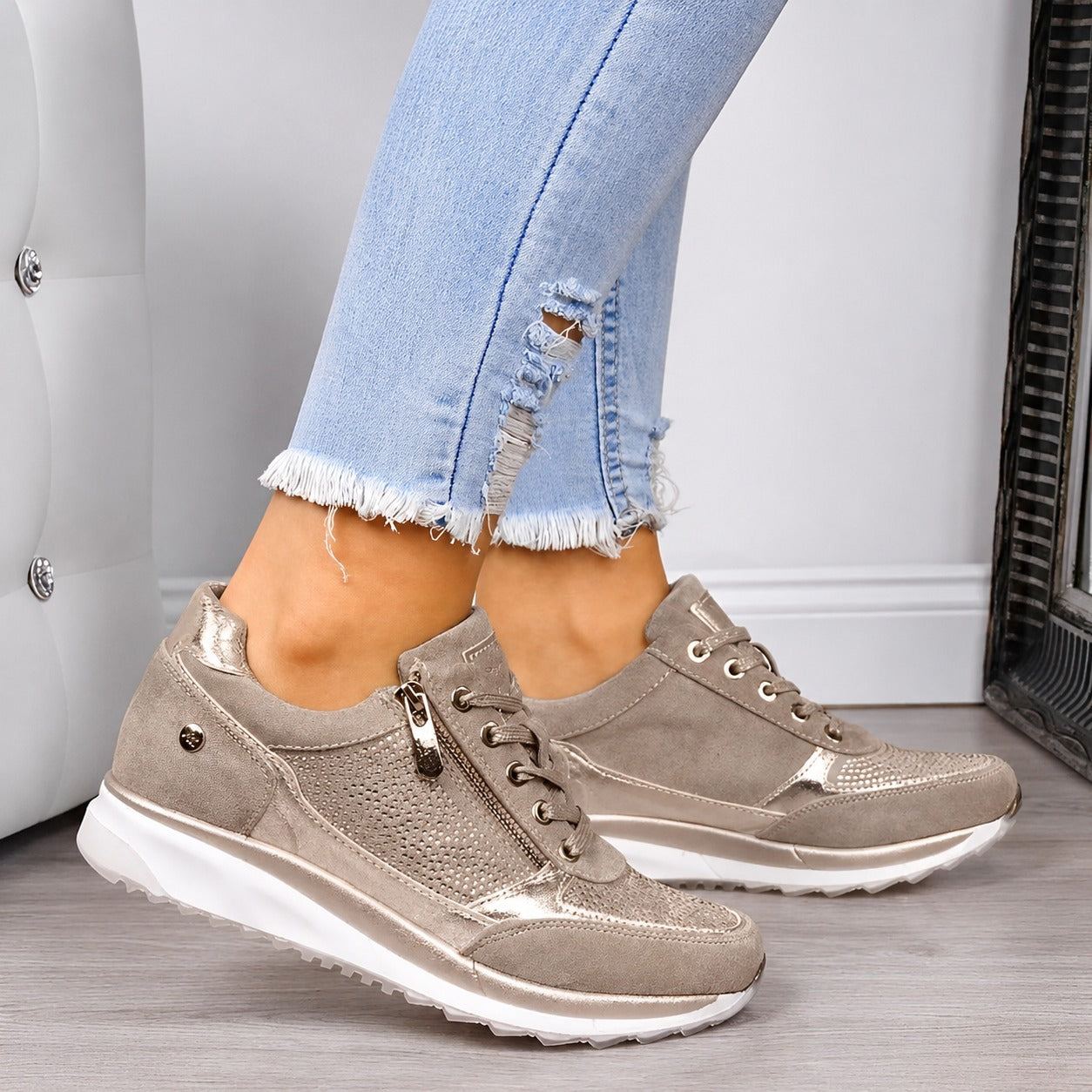 Sandra - Stylish Zip-UpSneakers