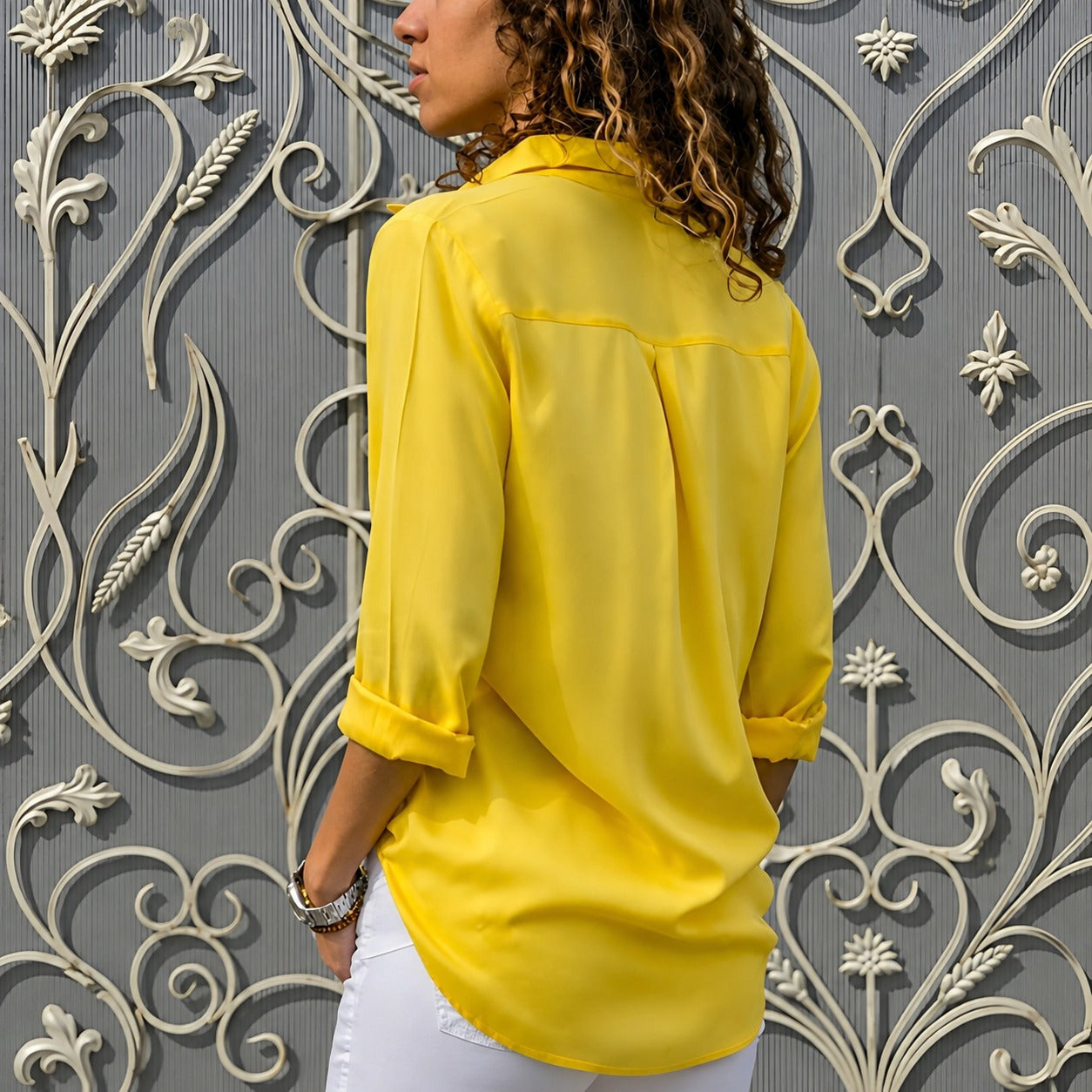 Aiah - Casual blouse with V-neck