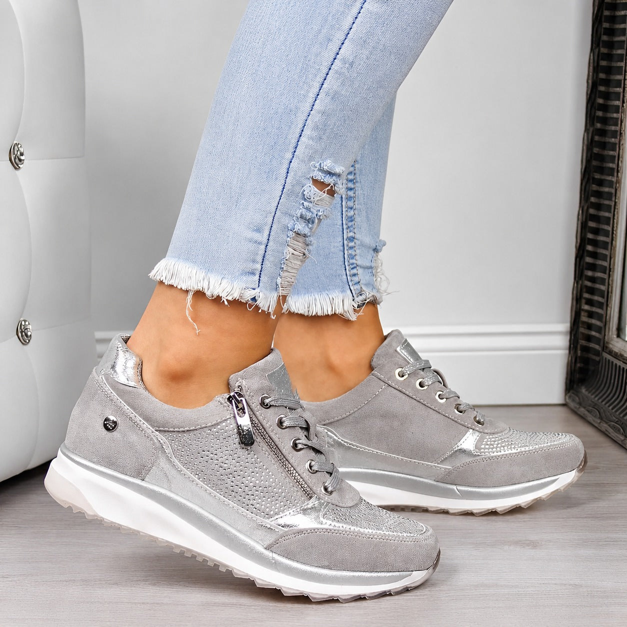 Sandra - Stylish Zip-UpSneakers