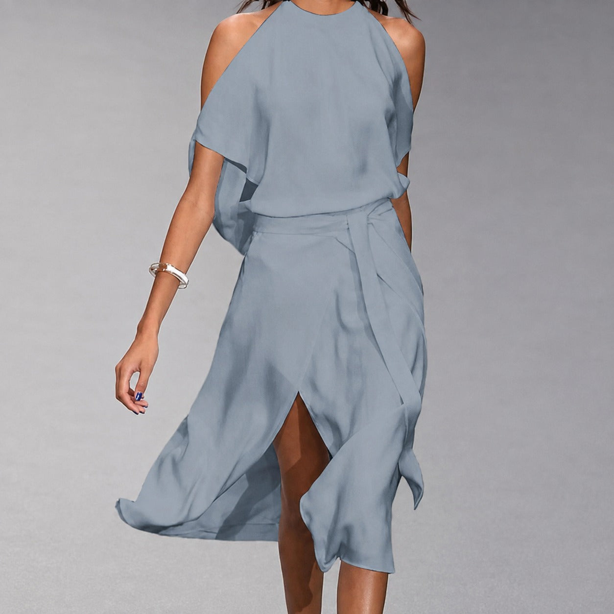 Madonnah - An airy dress with stylish shoulder cutouts