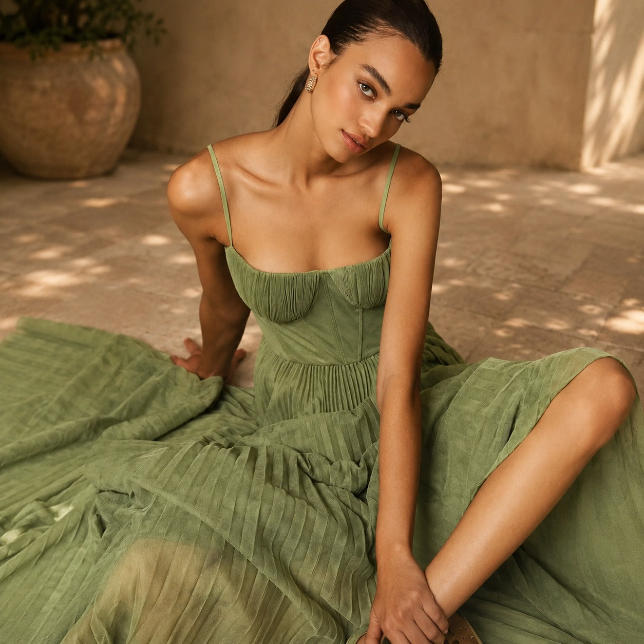 Elissa - Chic Pleated Midi Dress