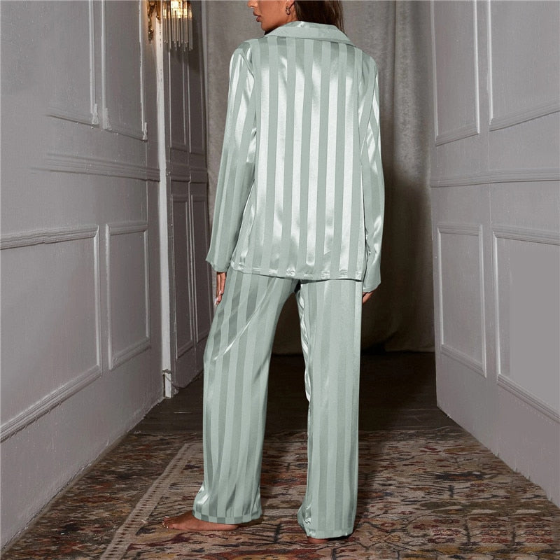 Elegant women's pajamas made of soft fabric
