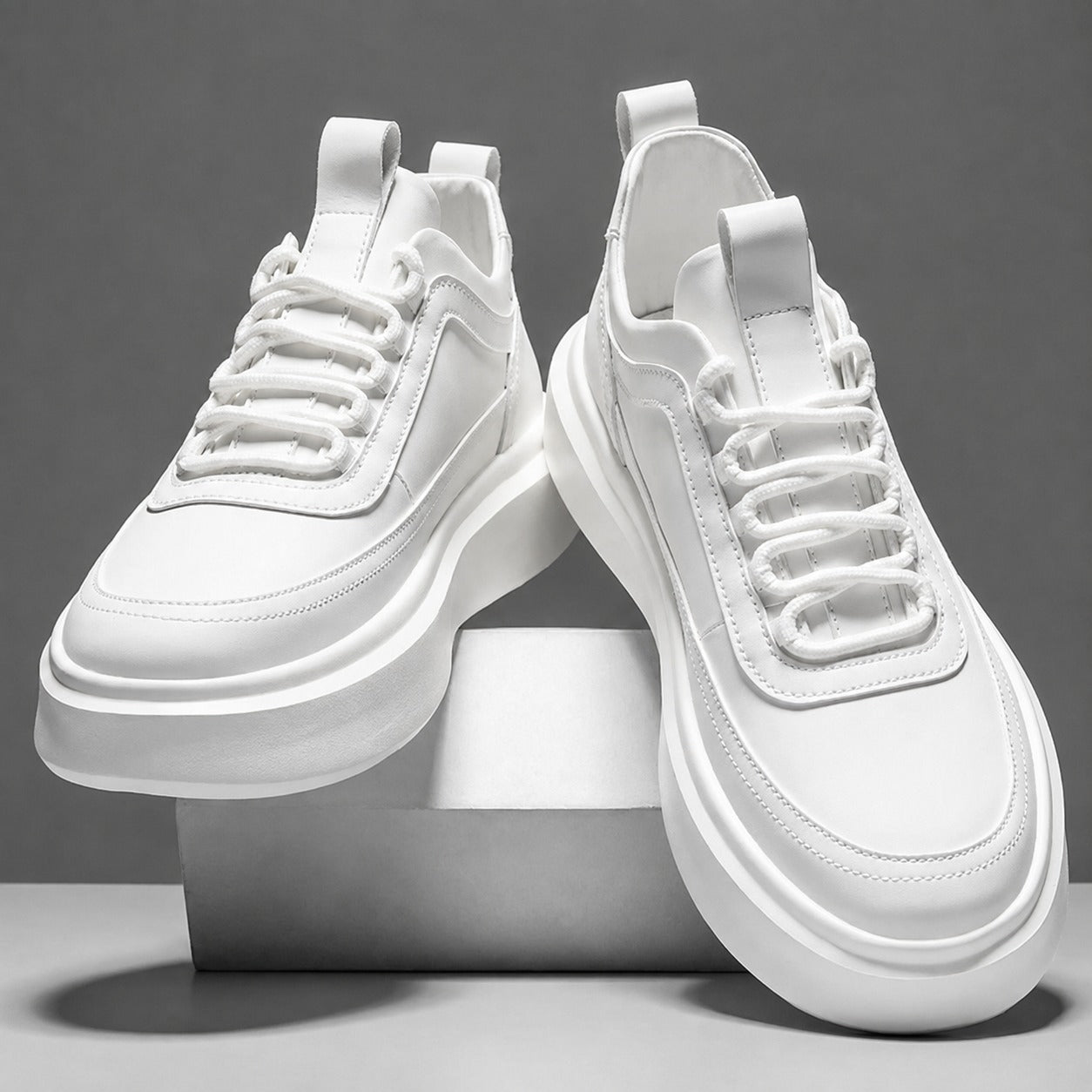 Tommy - Fashionable and comfy white sneakers
