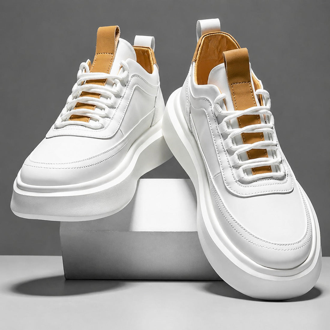 Tommy - Fashionable and comfy white sneakers