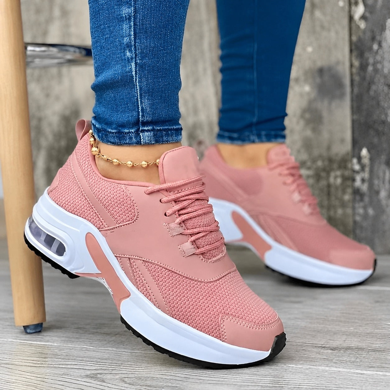 Nik - Stylish and airy sports shoes