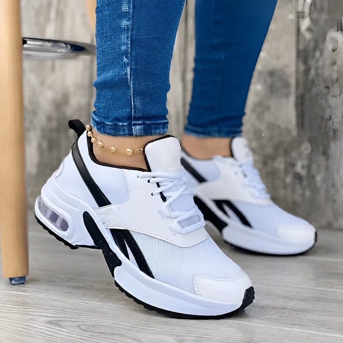 Nik - Stylish and airy sports shoes