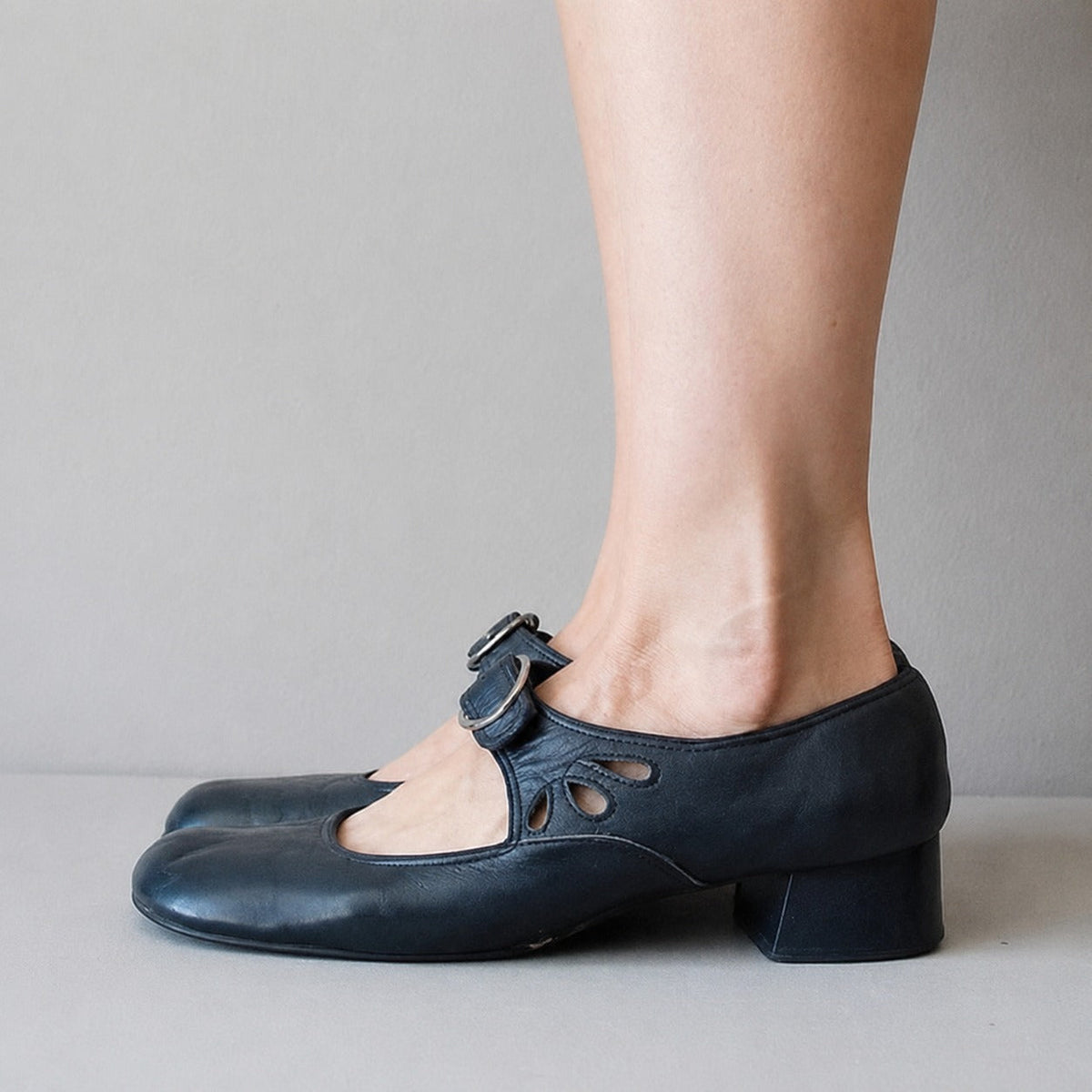 Beatrice - Elegant sandals with adjustable buckle fastening