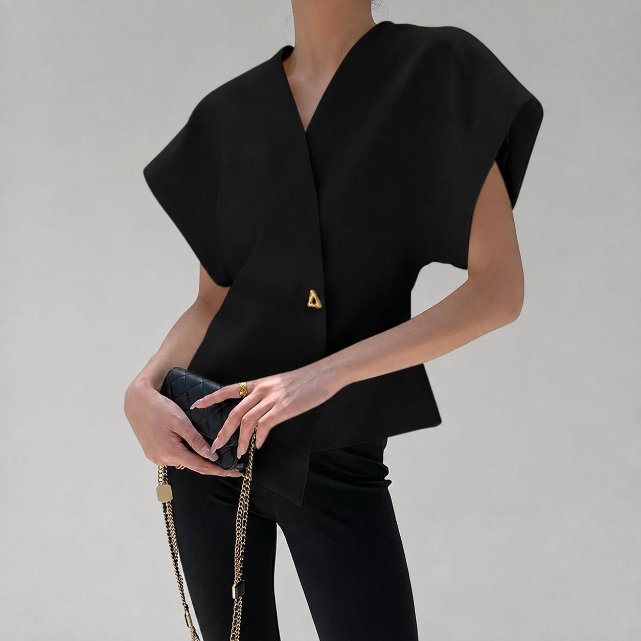 Leonie - Blouse with a V-neck and button fastening