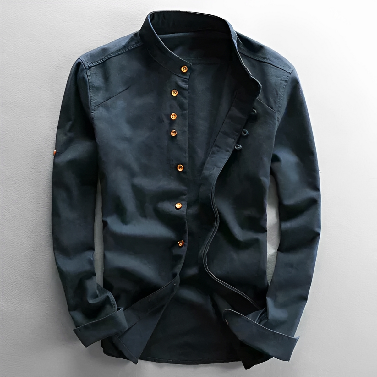 Oscar - Timeless shirt with button placket