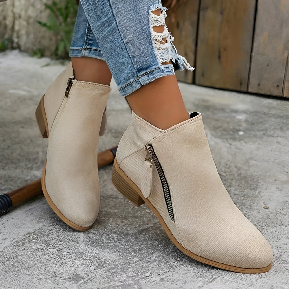 Klara - Stylish and sophisticated boots with zipper
