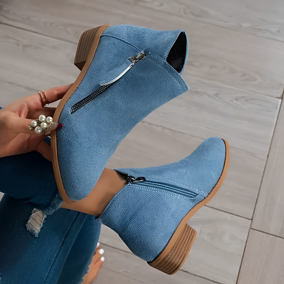 Klara - Stylish and sophisticated boots with zipper