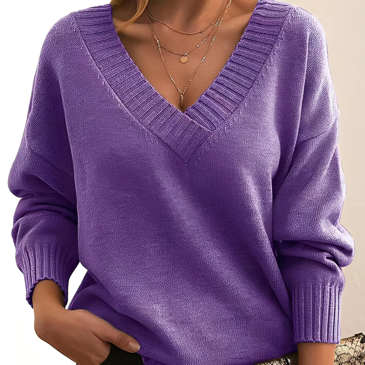 Mollie - Cozy and stylish sweater with V-neck