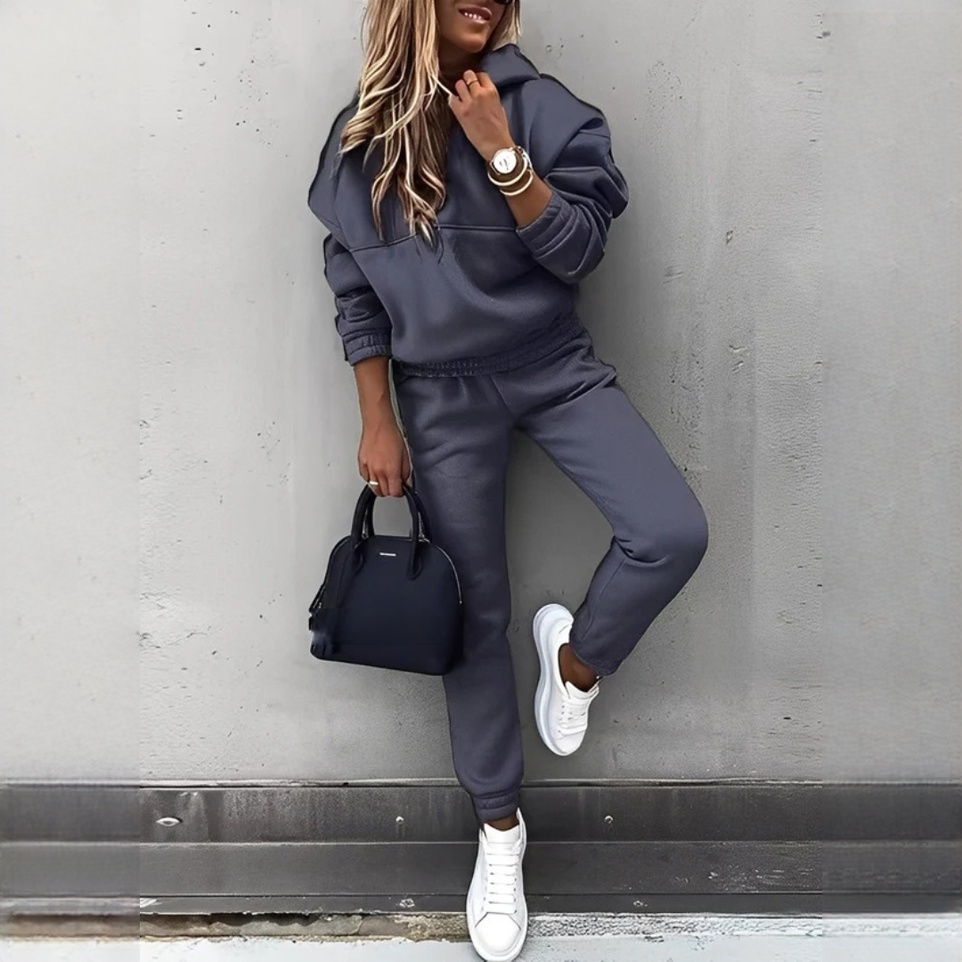 Rovina - Cozy hoodie and pants set