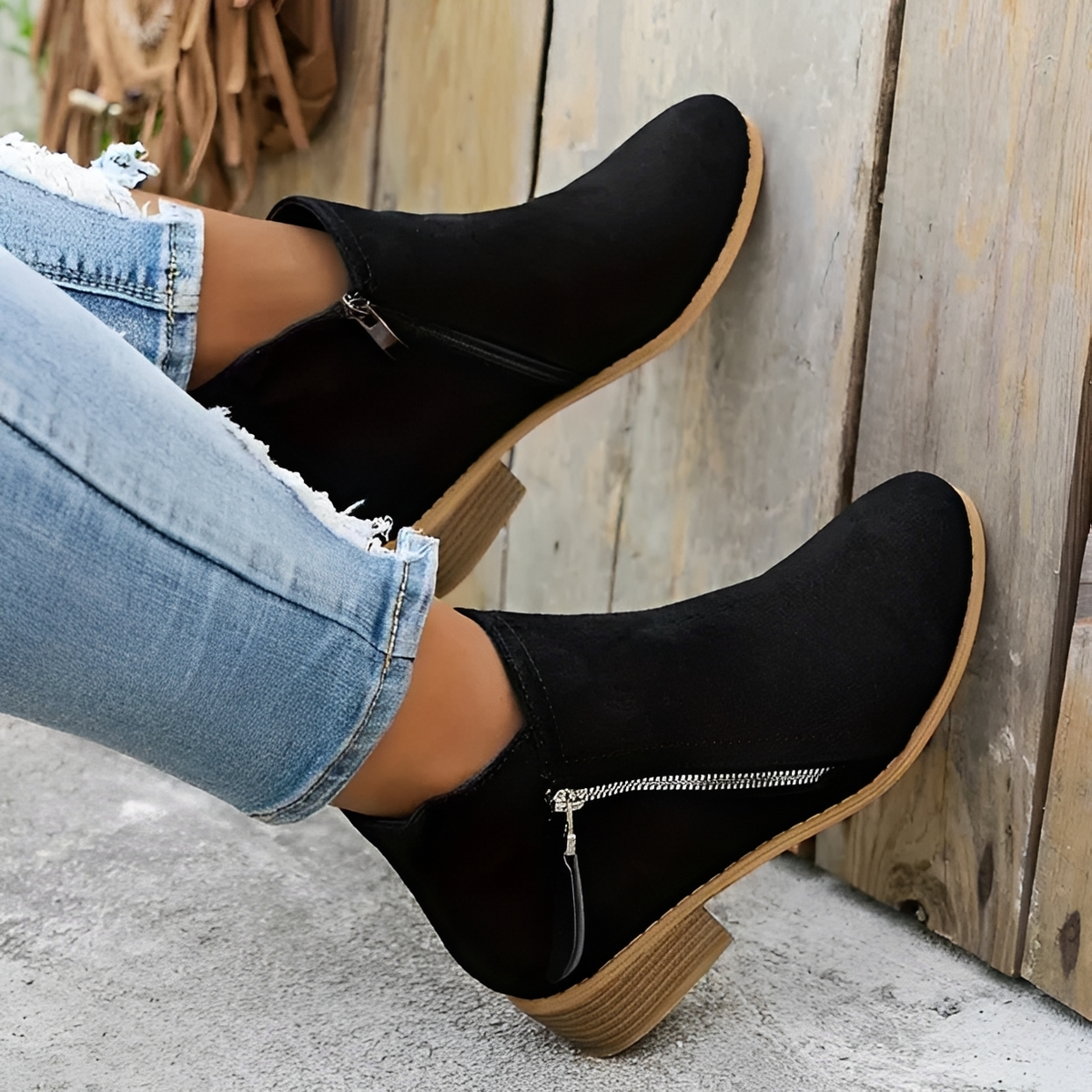 Klara - Stylish and sophisticated boots with zipper