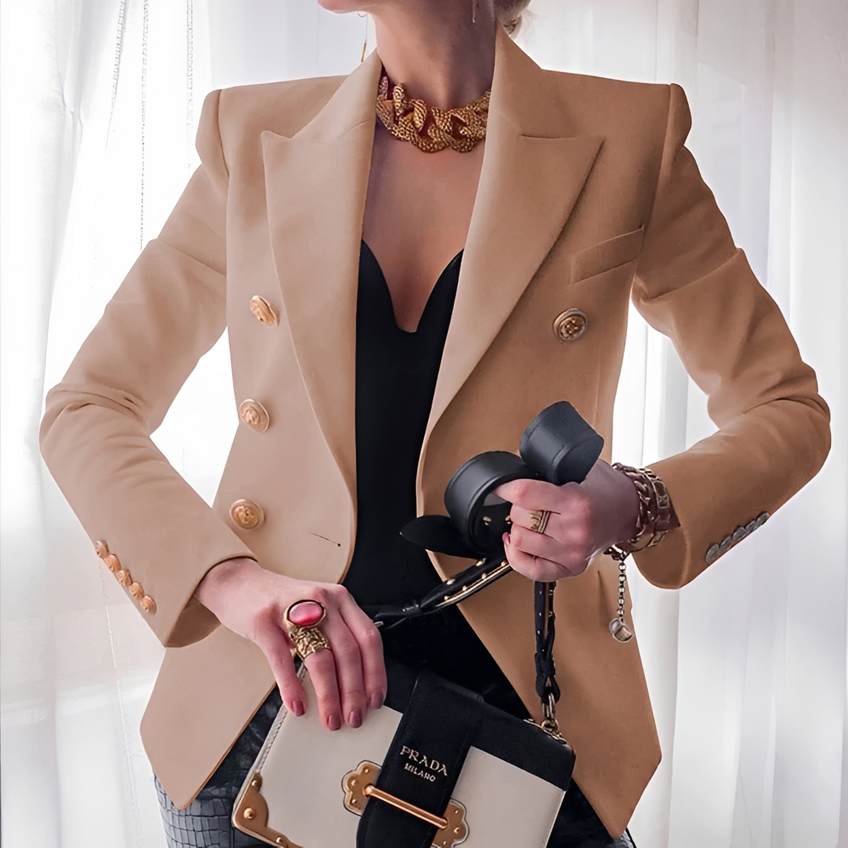 Elesa - Stylish and sophisticated blazer