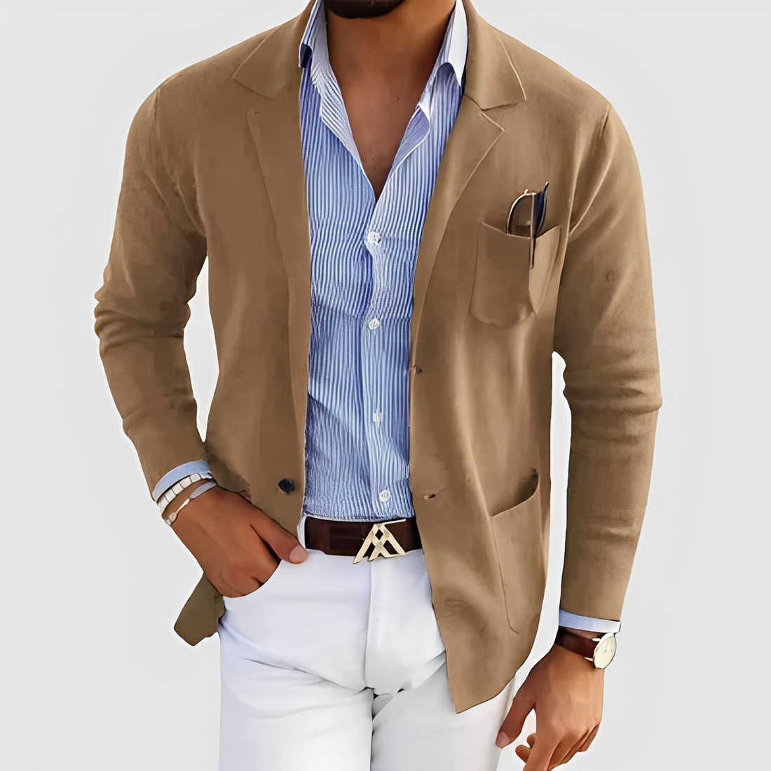 Men's single-breasted blazer with notched lapel, two-button closure and patch pockets, relaxed fit