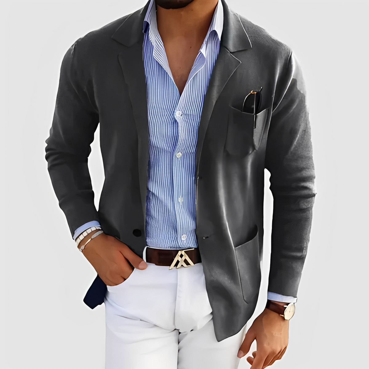 Men's single-breasted blazer with notched lapel, two-button closure and patch pockets, relaxed fit