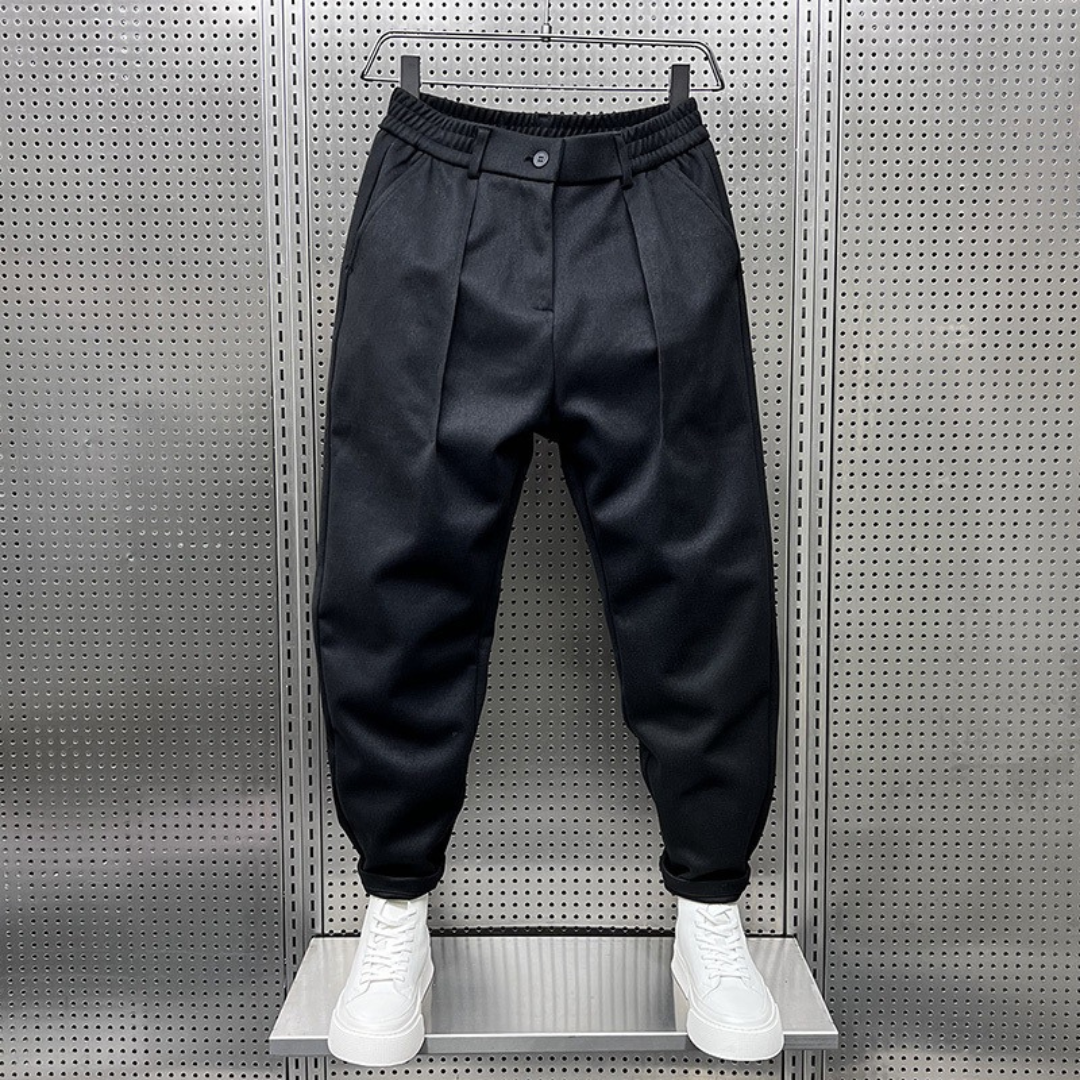 Pleated tapered trousers for men with elastic waistband, button closure & belt loops