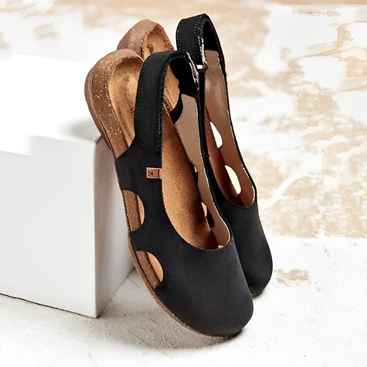 Romy – Women’s Sandals with Closed Toes